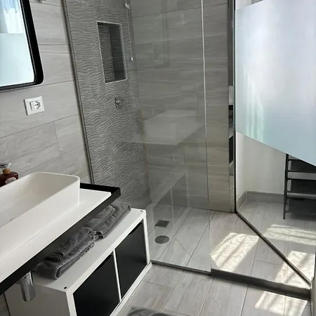 Apartment Chez Ary: Sulla Strada Del Clusane