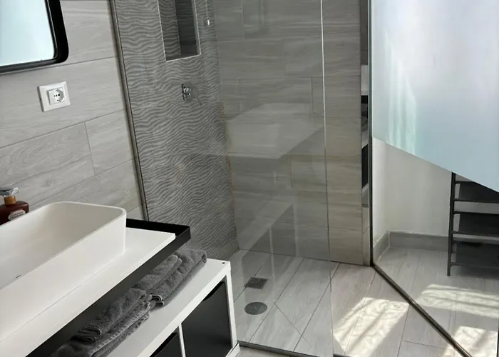 Apartament Chez Ary: Sulla Strada Del Clusane